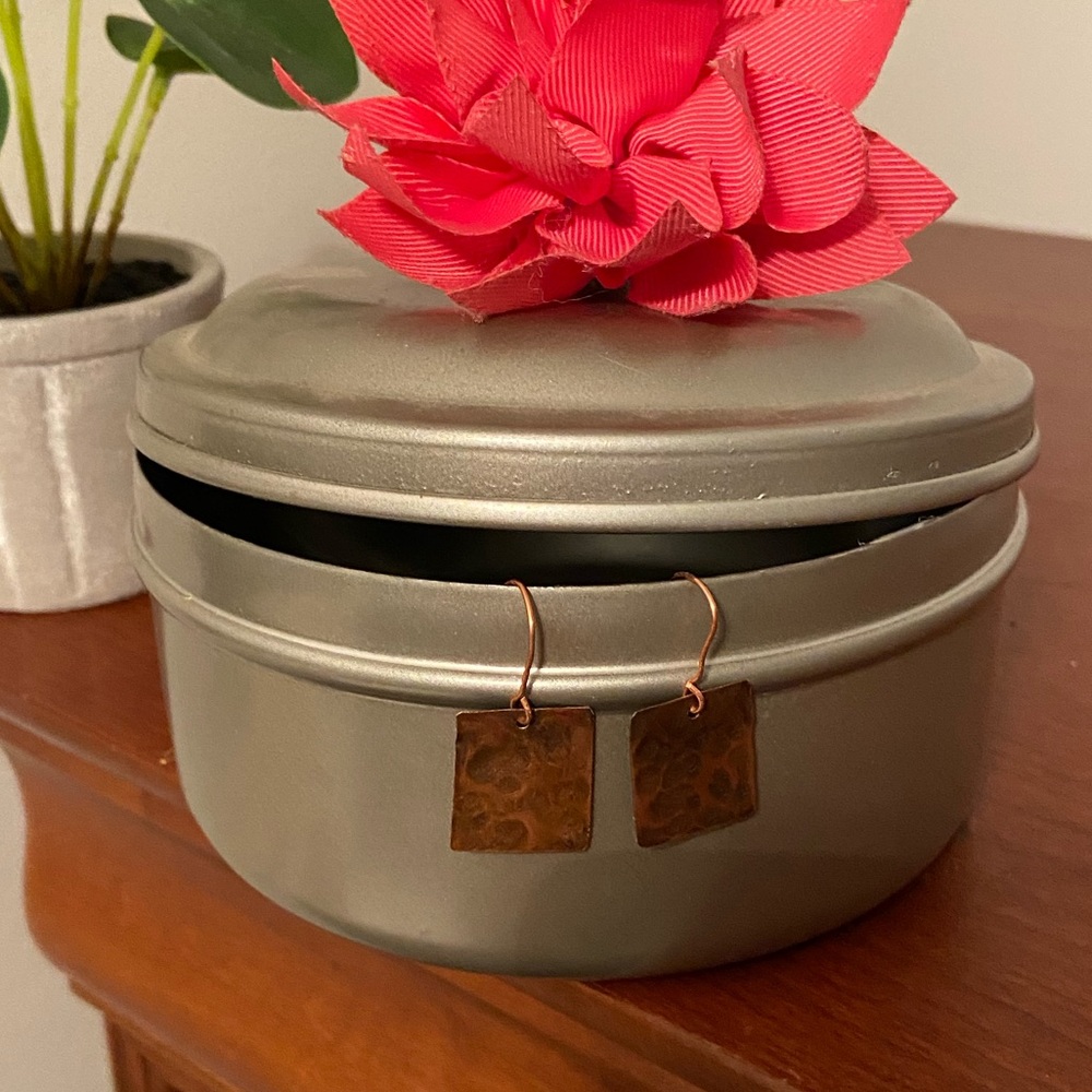 NWOT HAMMERED COPPER EARRINGS HANDMADE PURCHASED BUT NEVER WORN